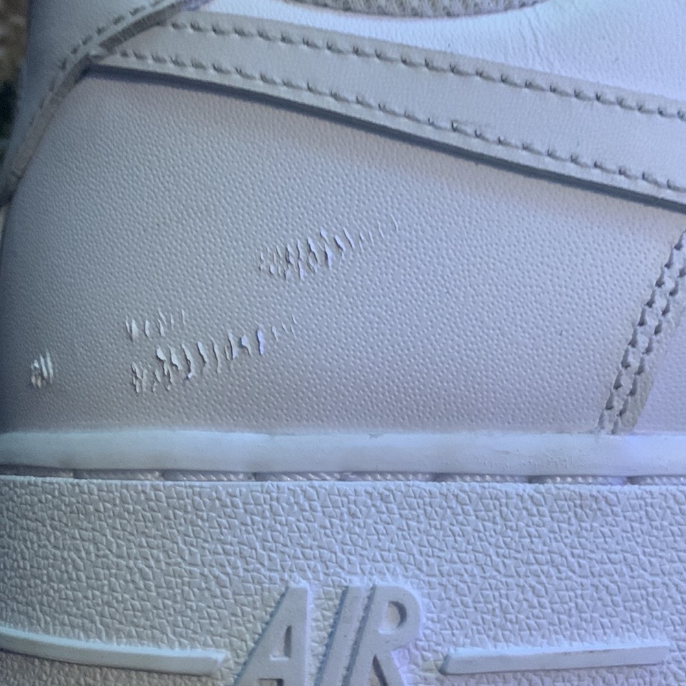 Nike Air Force 1.      D12739-100.     Size 7.5 - Picture 6 of 7